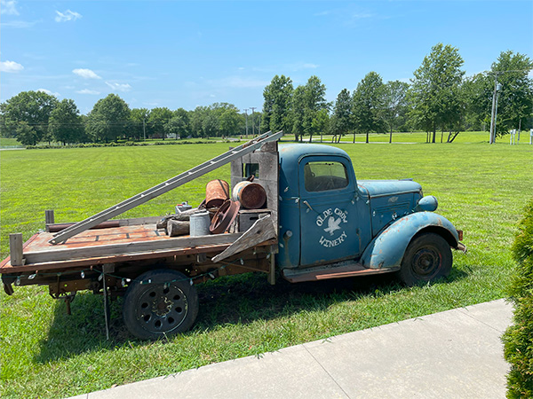 Primitive Olde Crow Winery, Clinton