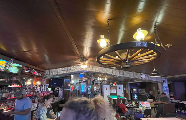 Wagon Wheel Bar, Interior