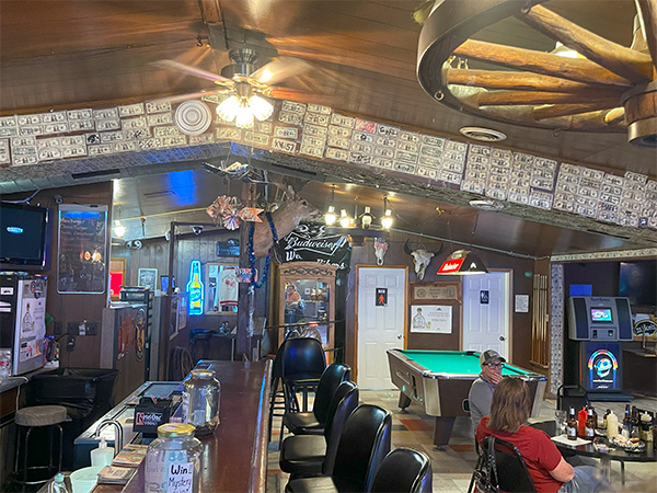 Wagon Wheel Bar, Interior