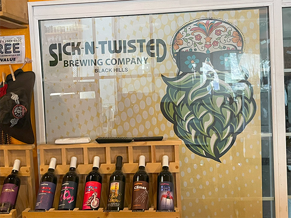 Sick N Twisted Brewing / Naughti Wines, Hill City